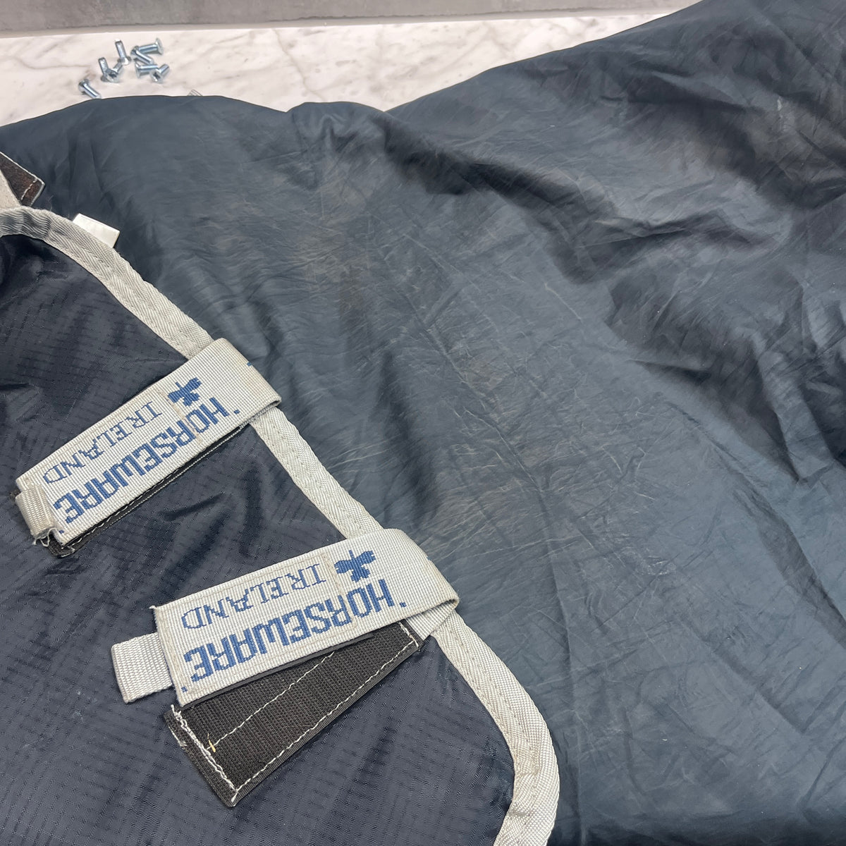 Täckeshals Amigo Insulator 150g | L